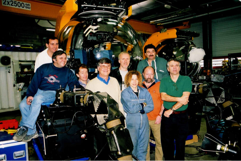 Paul-Henri Nargeolet, en 2000, avec d’autres passionnés du Titanic et plongeurs aguerris.